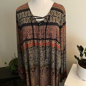 Neutral colored blouse Avenue 30/32